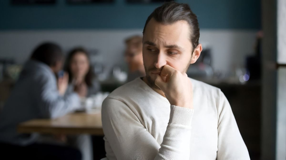 Psychology Reveals the Surprising Reason Some Adults Have No Close Friends