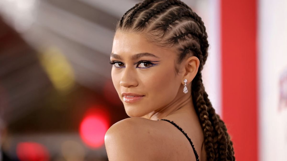 Discover 7 protective hairstyles set to dominate 2026, as predicted by top celebrity hairstylists and experts.