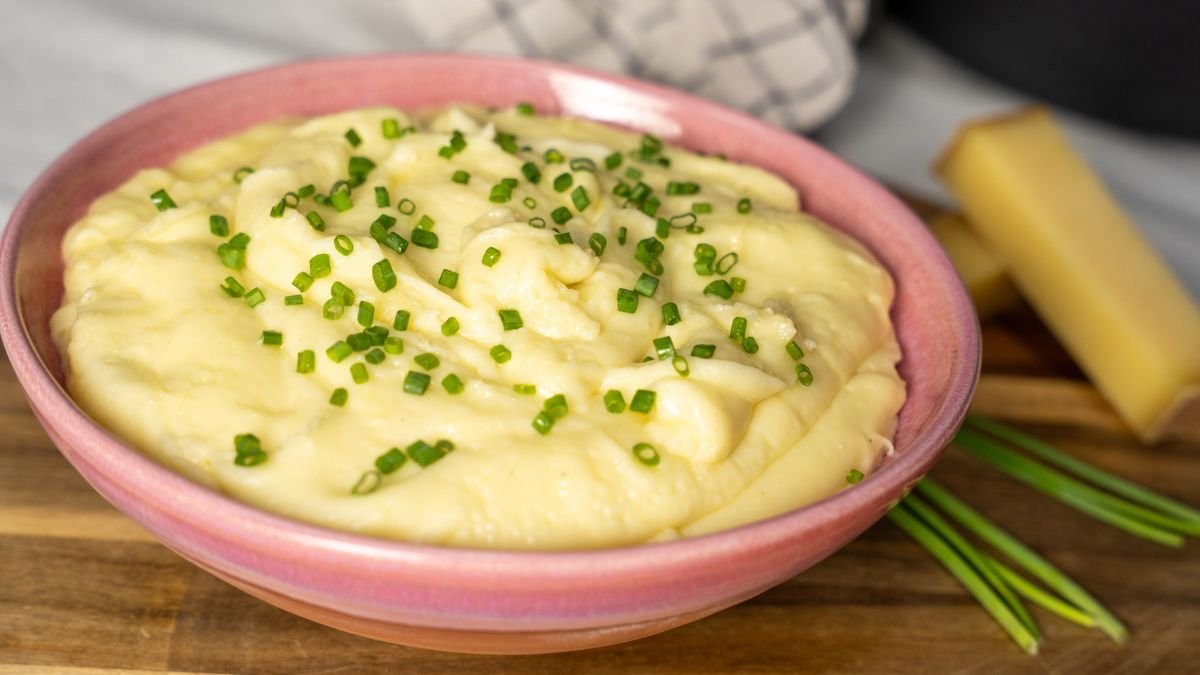 Los chefs franceses coinciden: “Para que el puré de patatas quede más cremoso y sabroso, el truco es añadir ajo confitado”