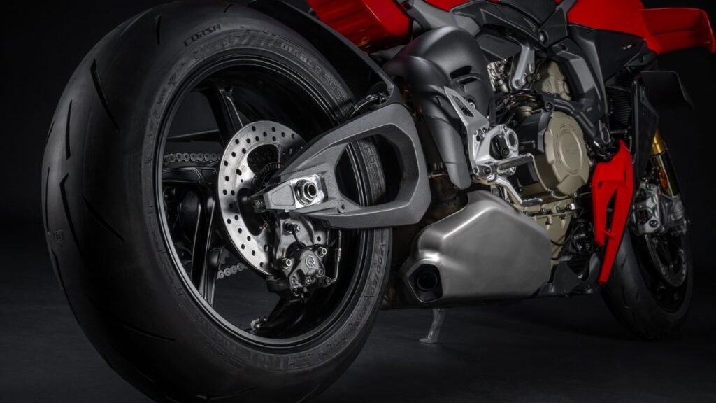 New Ducati Streetfighter V4 Superbike: 1103cc Engine and 120Nm Torque Designed for Speed Lovers